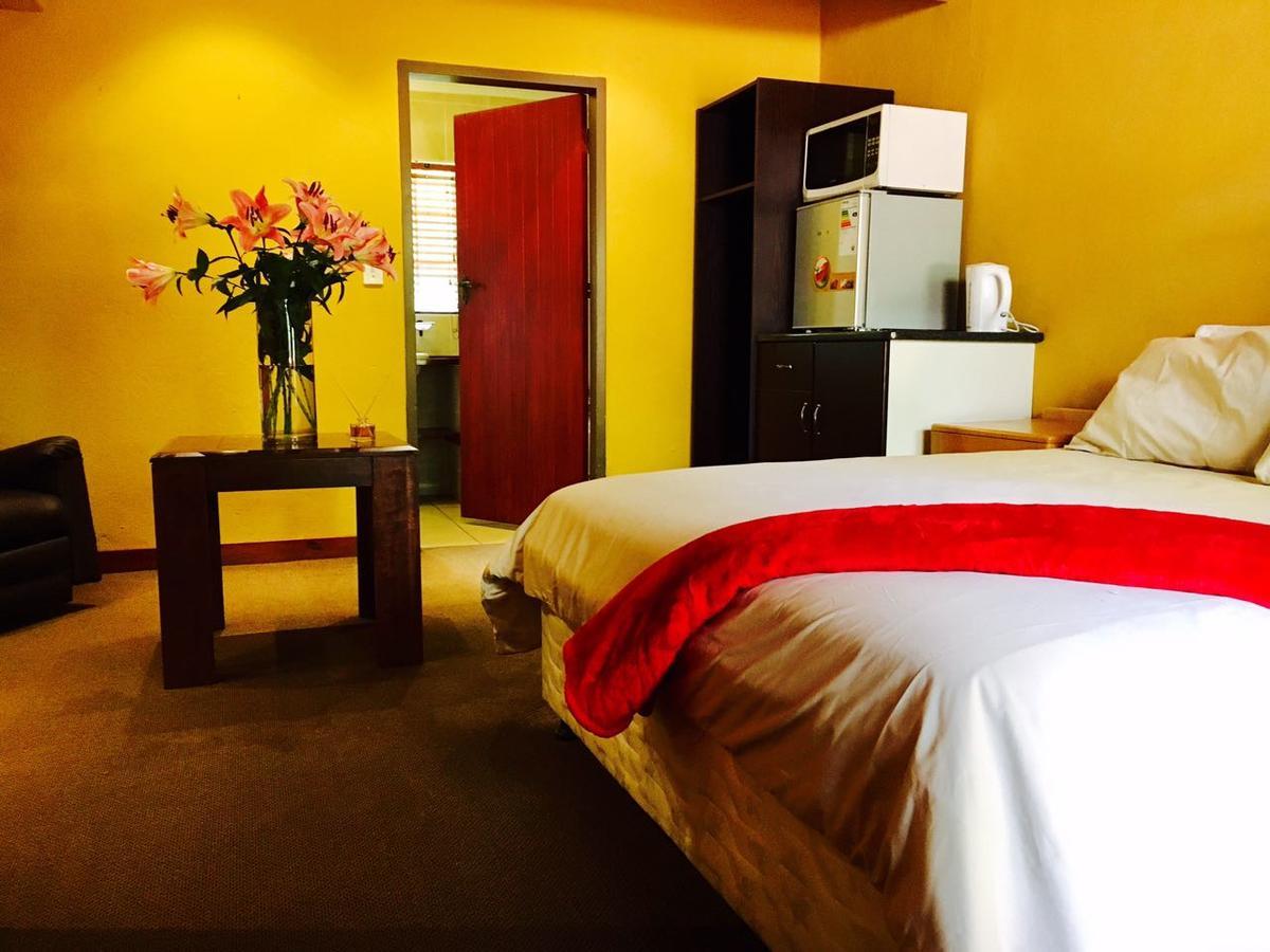 יוהנסבורג The Rivonia River Lodge מראה חיצוני תמונה