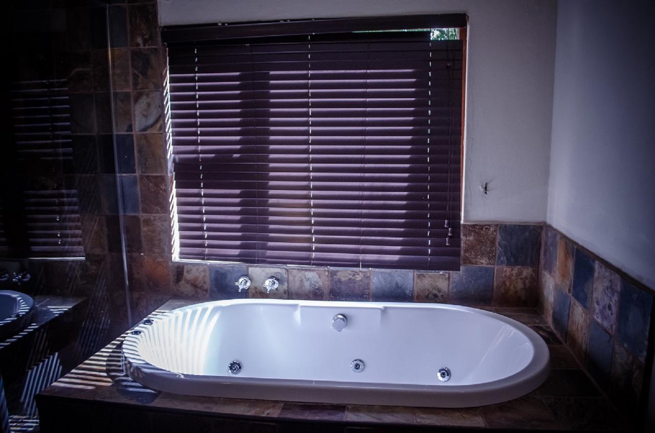 יוהנסבורג The Rivonia River Lodge מראה חיצוני תמונה
