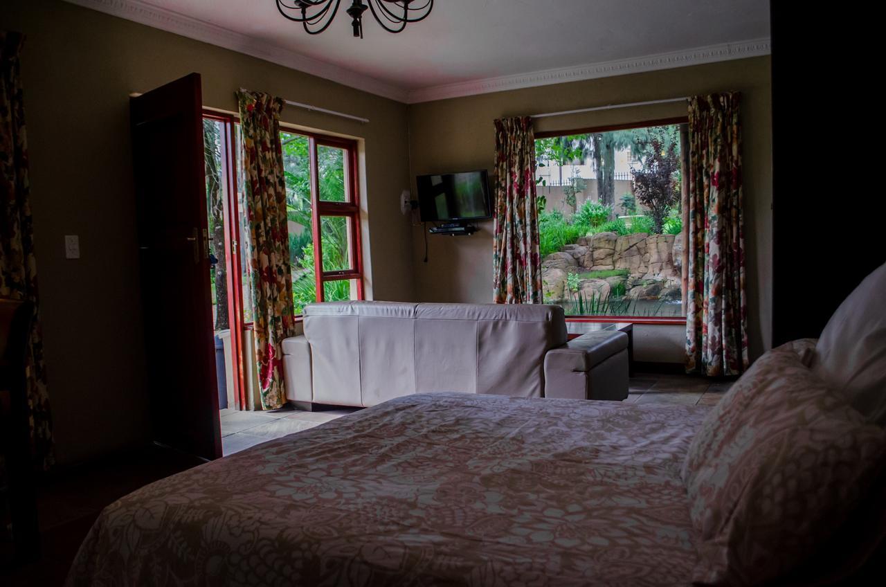 יוהנסבורג The Rivonia River Lodge מראה חיצוני תמונה